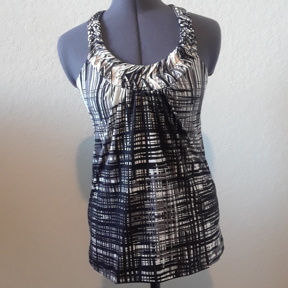 šHPšThe Limited Patterned Halterā Top - Picture 2 of 4
